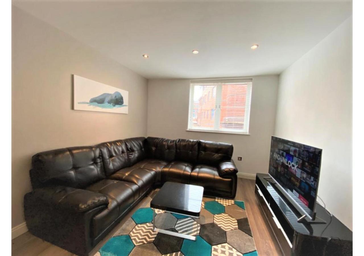 24-7 Secured City Centre Apartments With Free Underground Parking And Wifi Birmingham Bagian luar foto