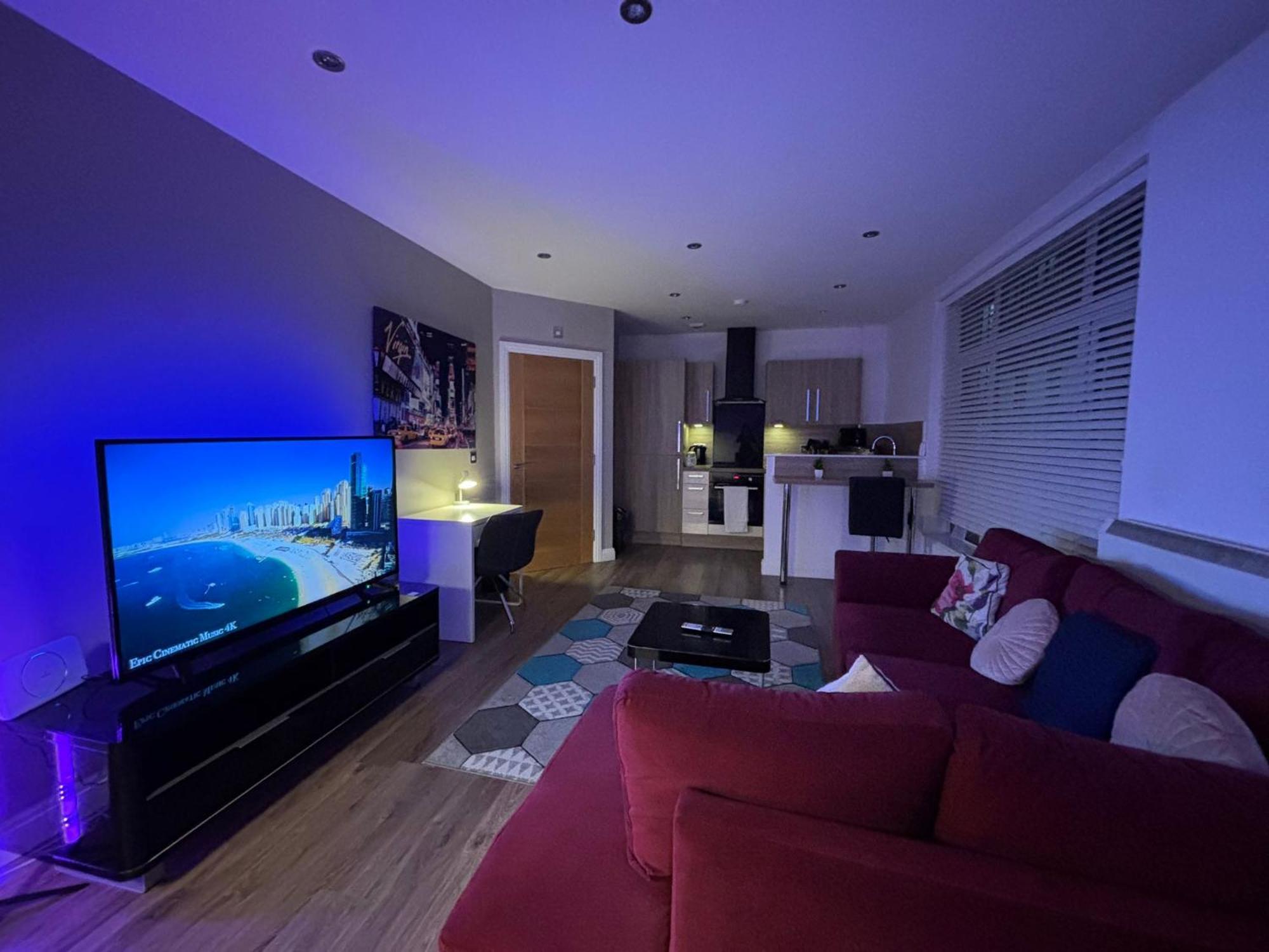 24-7 Secured City Centre Apartments With Free Underground Parking And Wifi Birmingham Bagian luar foto