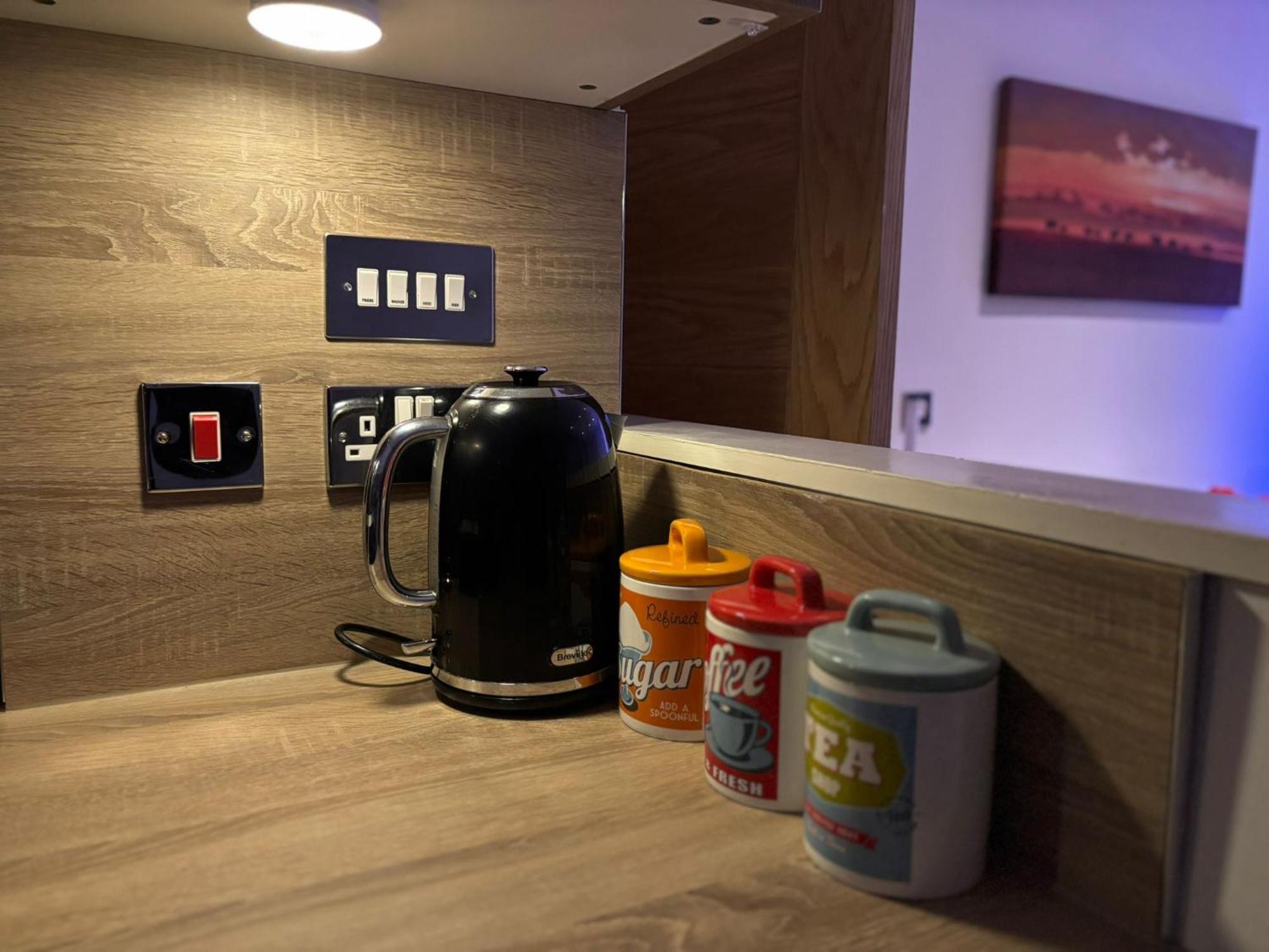 24-7 Secured City Centre Apartments With Free Underground Parking And Wifi Birmingham Bagian luar foto