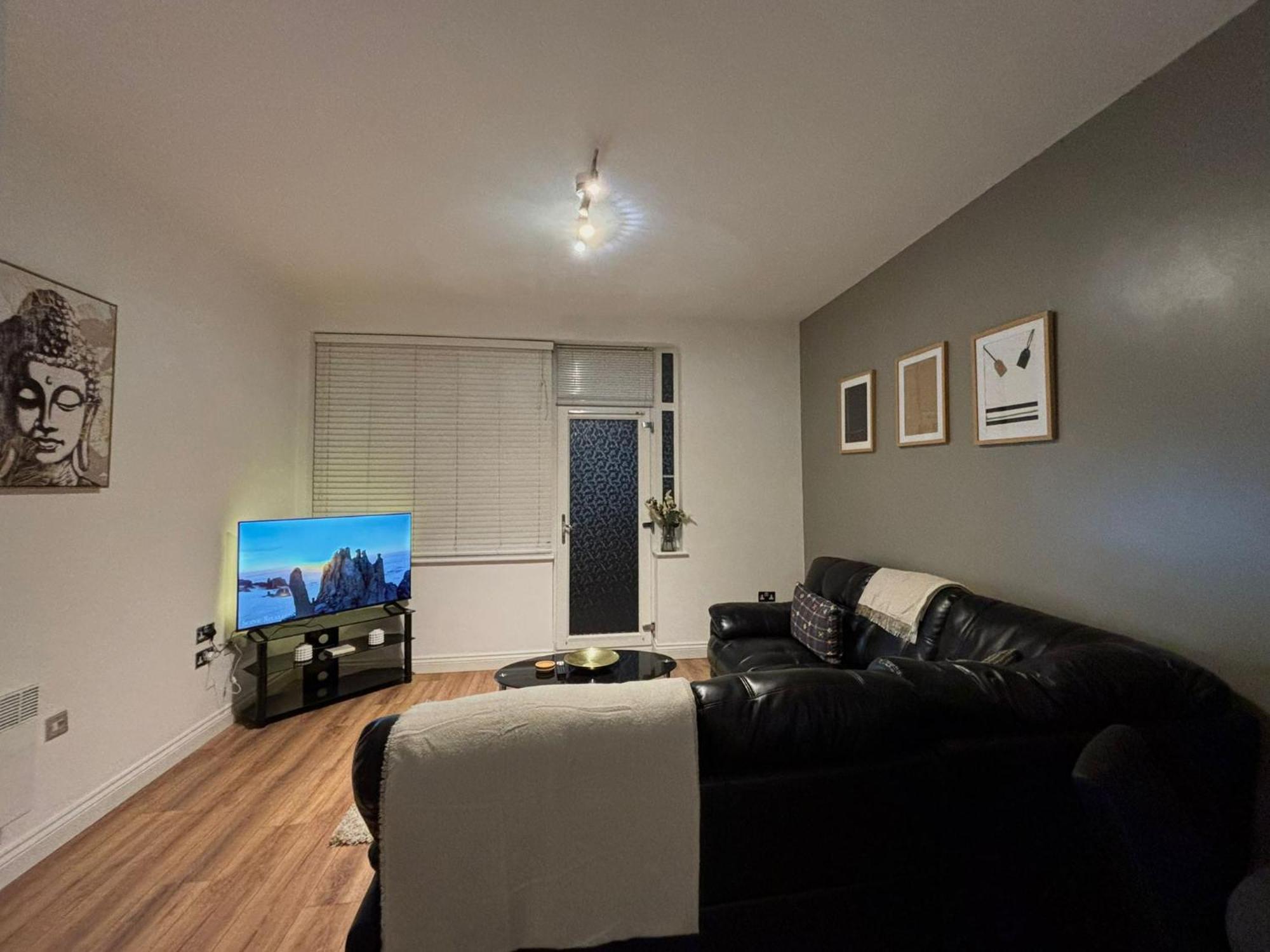 24-7 Secured City Centre Apartments With Free Underground Parking And Wifi Birmingham Bagian luar foto