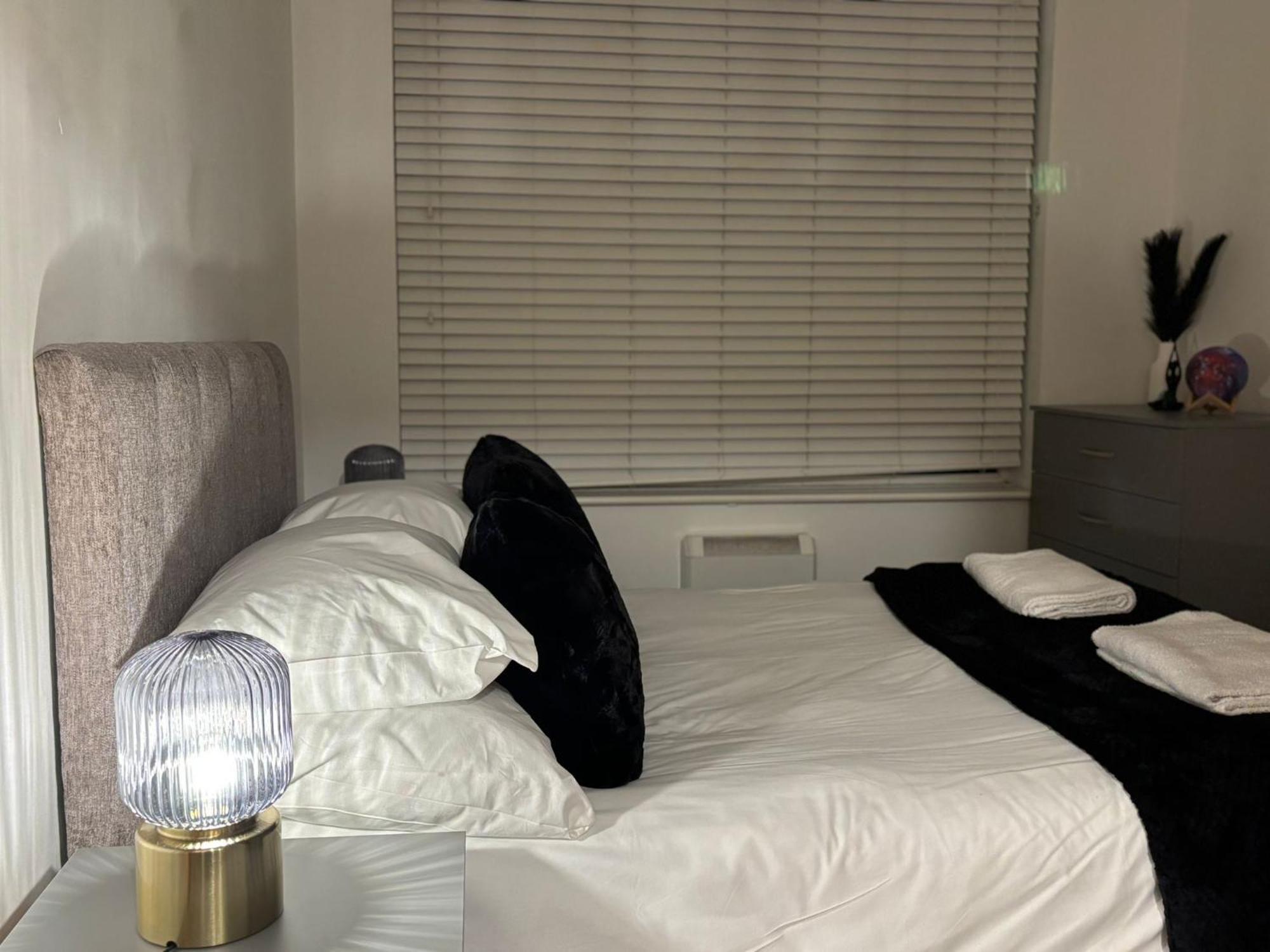 24-7 Secured City Centre Apartments With Free Underground Parking And Wifi Birmingham Bagian luar foto