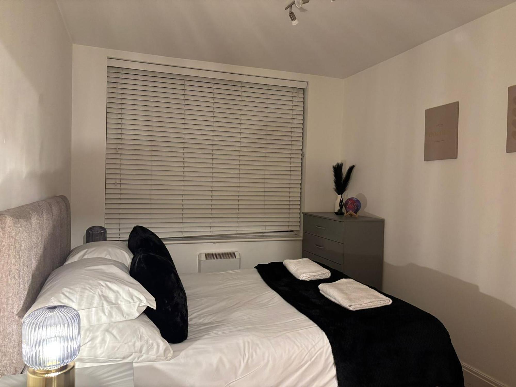24-7 Secured City Centre Apartments With Free Underground Parking And Wifi Birmingham Bagian luar foto