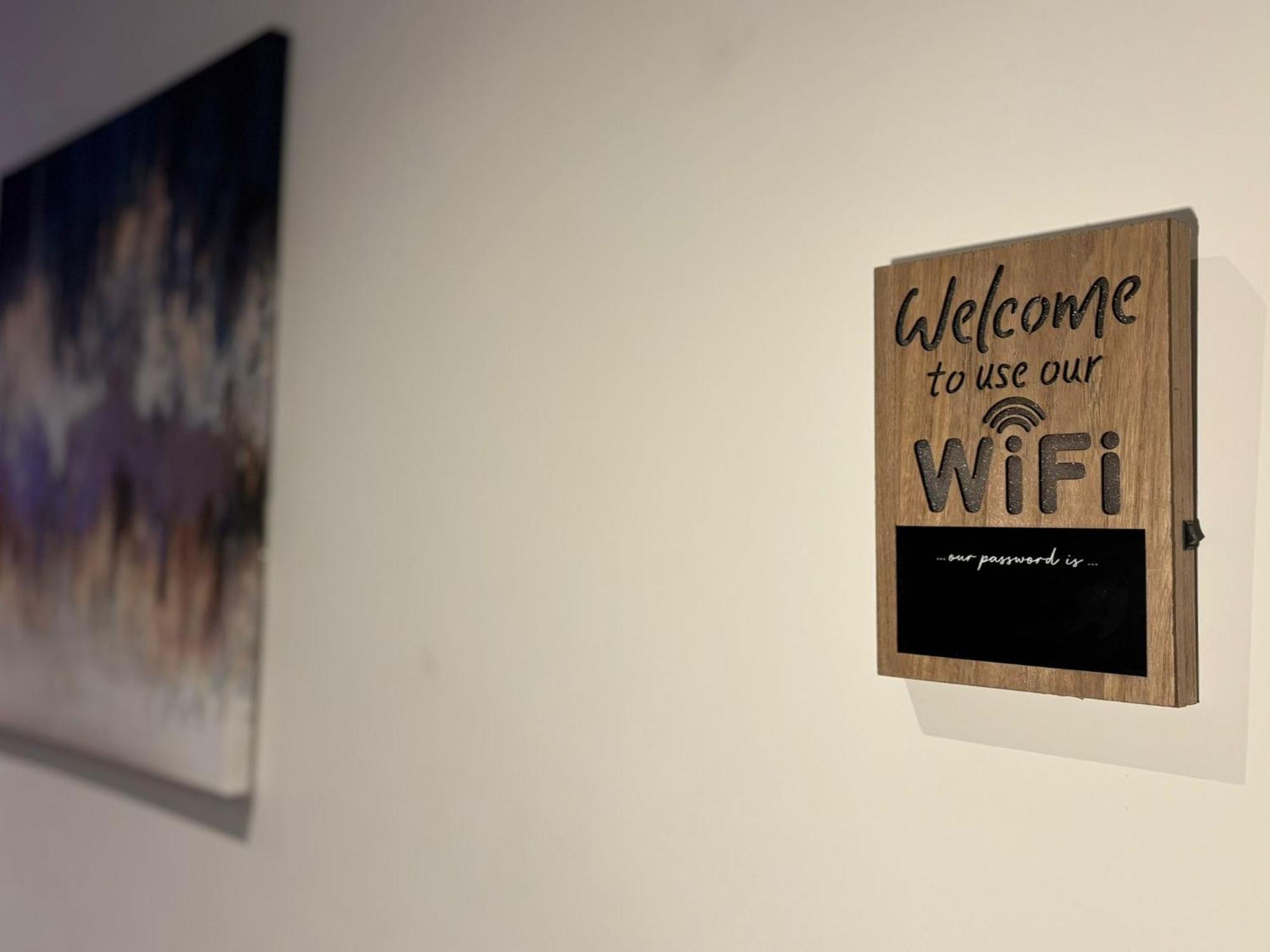 24-7 Secured City Centre Apartments With Free Underground Parking And Wifi Birmingham Bagian luar foto