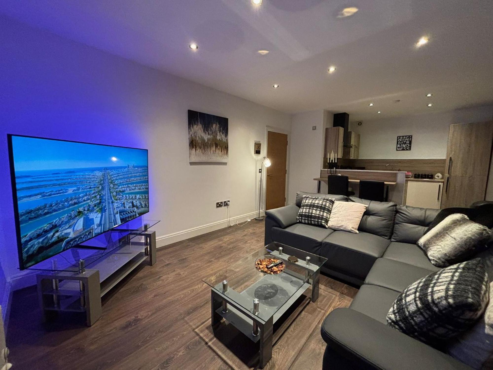 24-7 Secured City Centre Apartments With Free Underground Parking And Wifi Birmingham Bagian luar foto