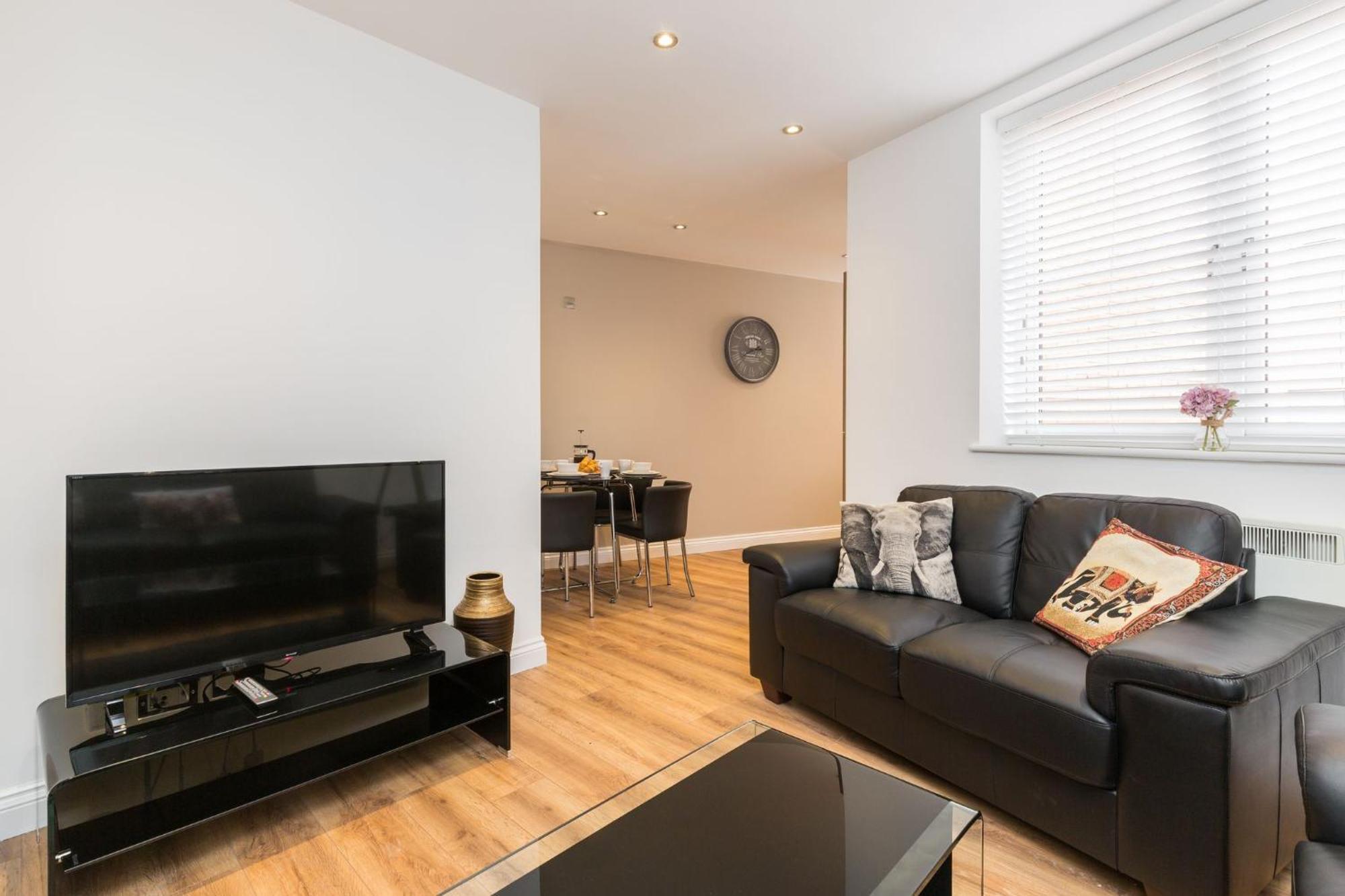 24-7 Secured City Centre Apartments With Free Underground Parking And Wifi Birmingham Bagian luar foto