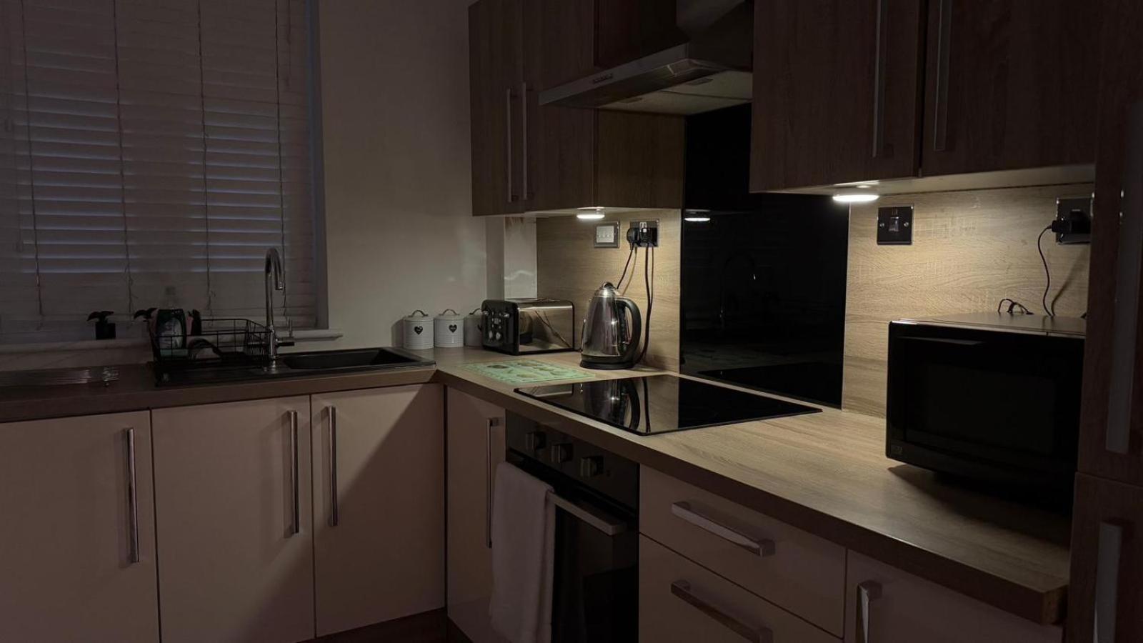 24-7 Secured City Centre Apartments With Free Underground Parking And Wifi Birmingham Bagian luar foto