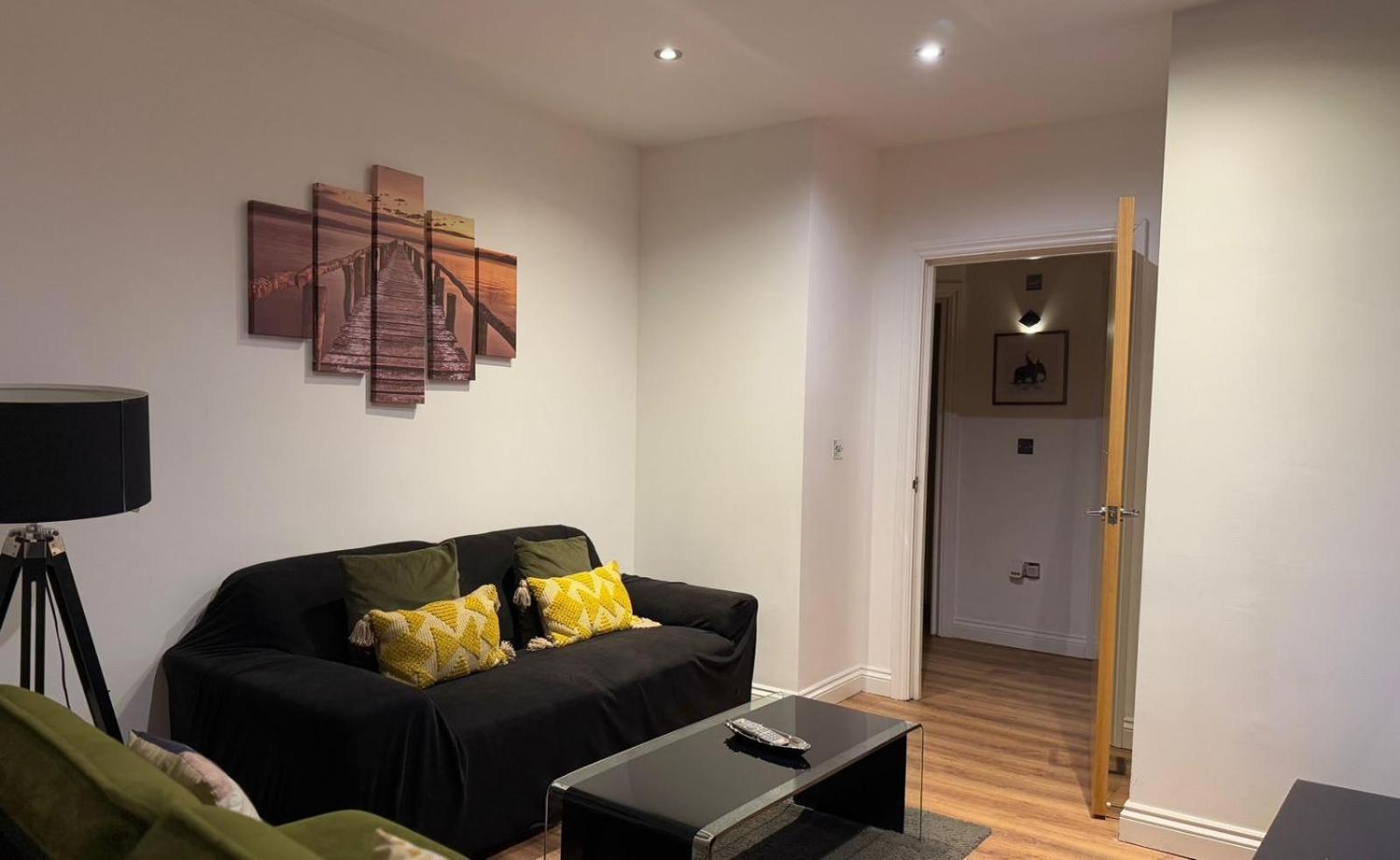 24-7 Secured City Centre Apartments With Free Underground Parking And Wifi Birmingham Bagian luar foto