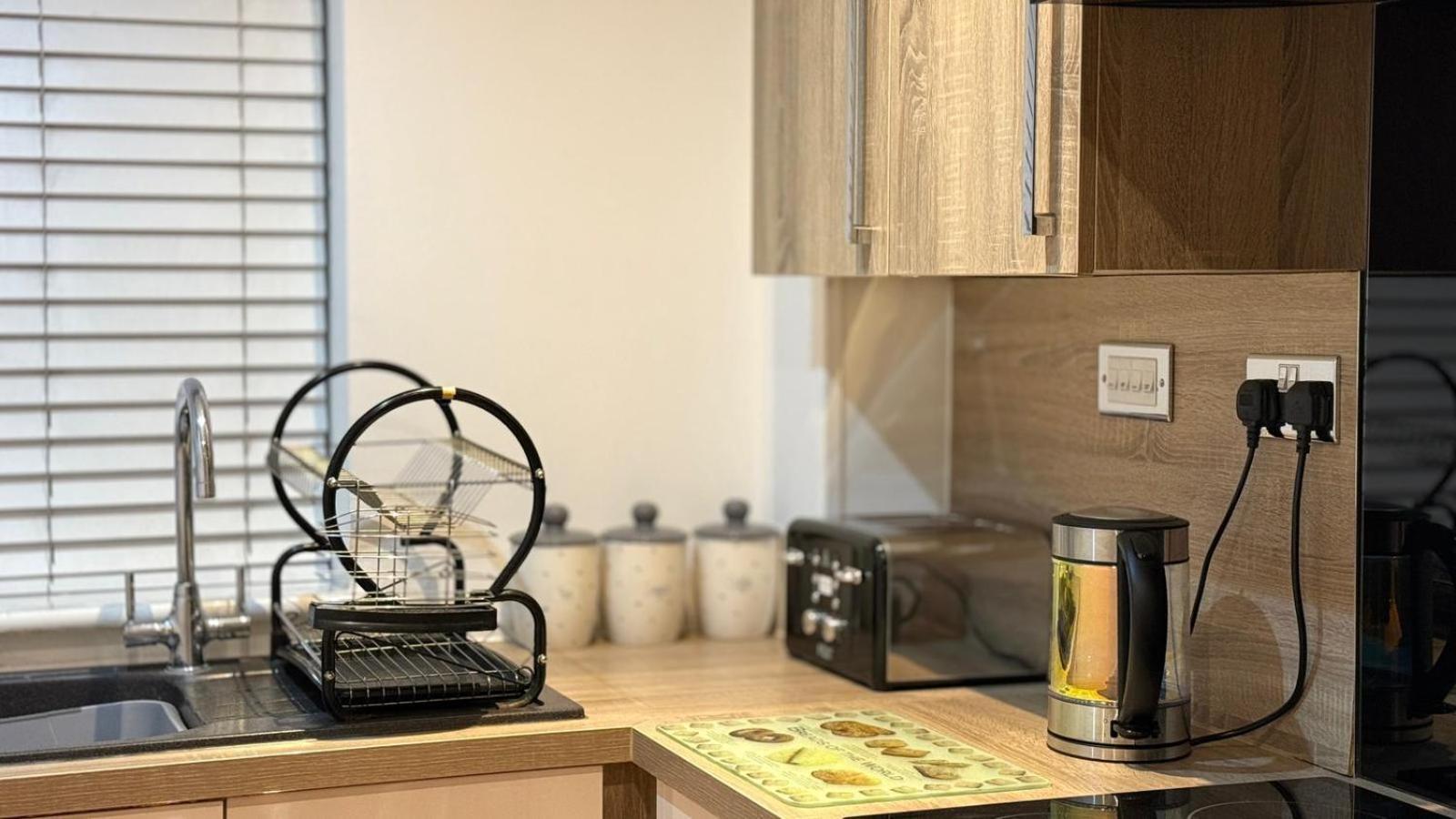 24-7 Secured City Centre Apartments With Free Underground Parking And Wifi Birmingham Bagian luar foto