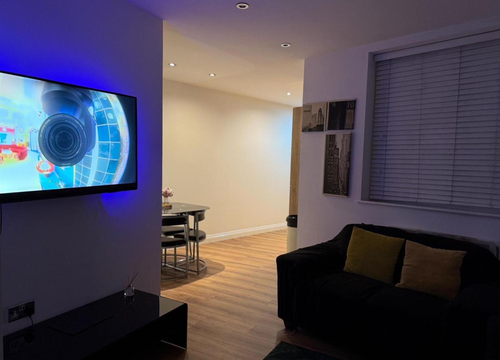 24-7 Secured City Centre Apartments With Free Underground Parking And Wifi Birmingham Bagian luar foto